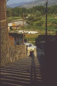Puigcerda Extrem langer Schatten auf Treppe